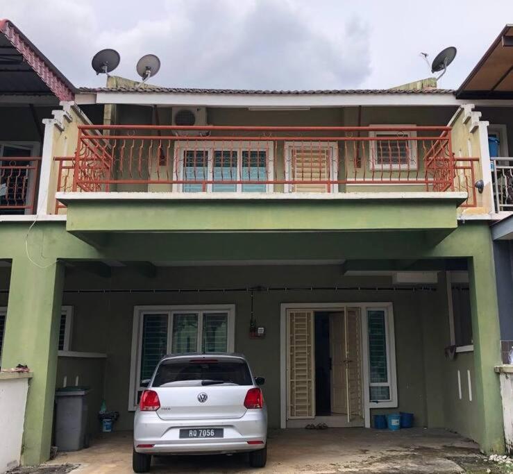 Nice Seremban 2 1/2 Storey House With 4 Rooms Экстерьер фото